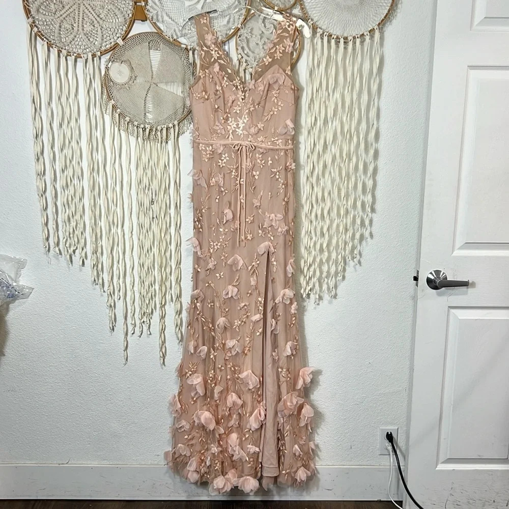 Marchesa Note V-Neck 3D Flora Dress in Soft Pink Size 6 - Picture 3 of 13